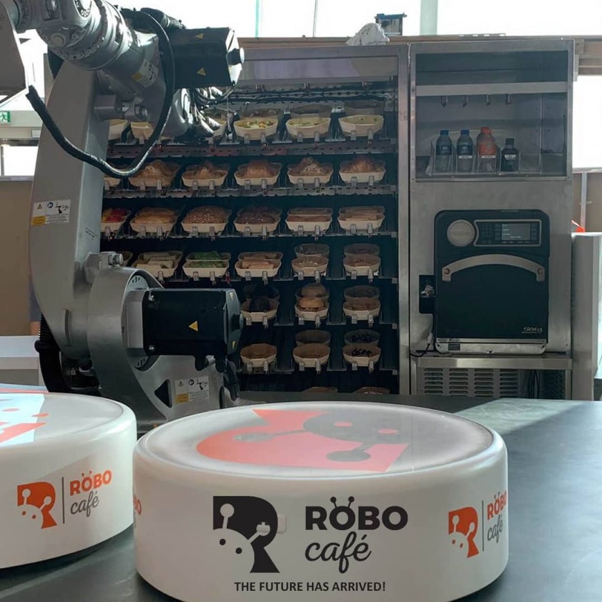 Robot cafe in Dubai